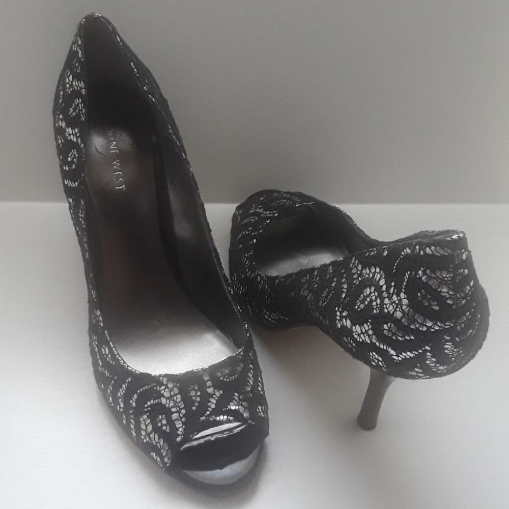Open toe lace pump. Nine West 9.5 Black & Silver.
